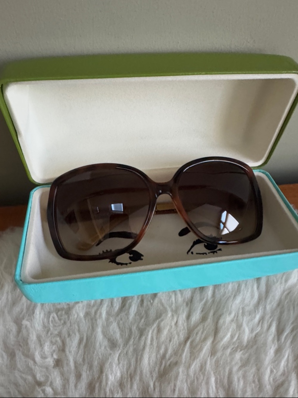 kate spade Oversized Tortoiseshell Sunglasses - Brown Gradient Lenses - Picture 6 of 6